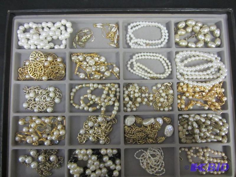 Large  lot of pearl vintage costume jewelry  necklaces