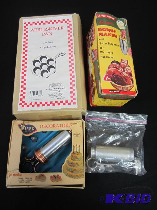 Lot of Kitchen Items
