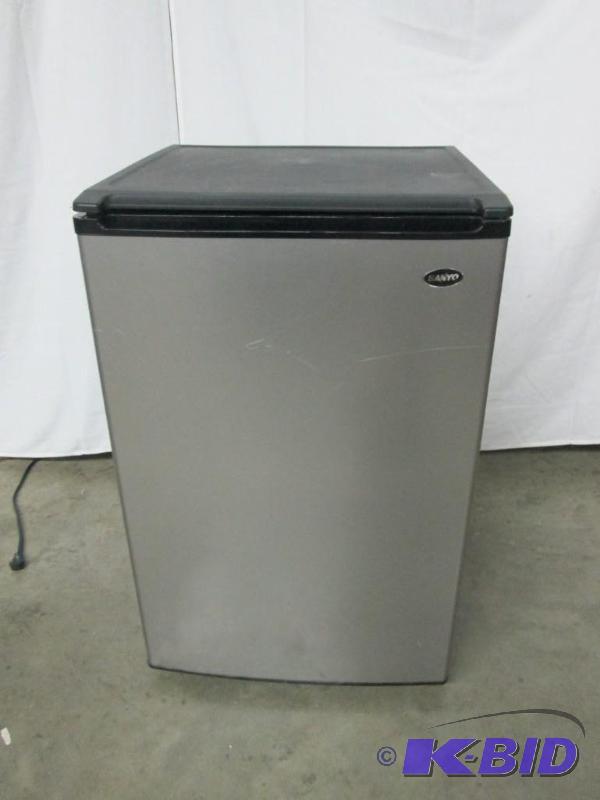 Sanyo Small Refrigerator