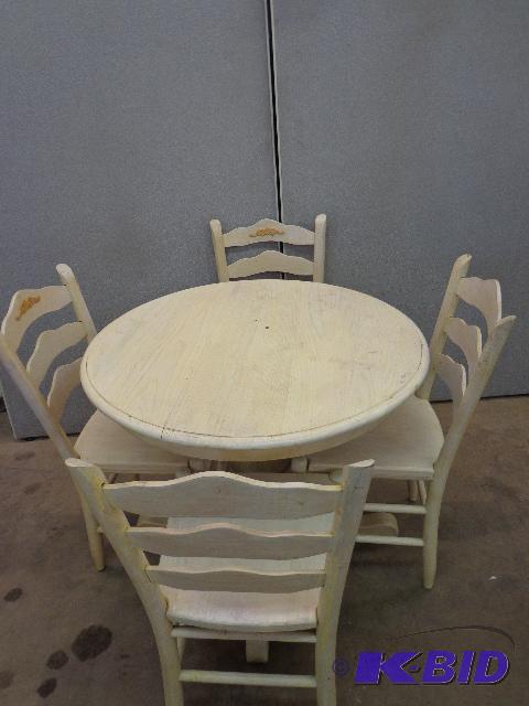 Round Table and 4 Chairs   Sturdy  Claw base ...
