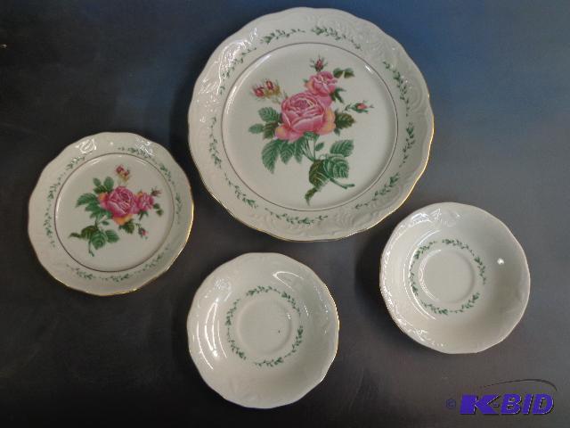 Gibson Dishes   Service of 4  Never opened ...