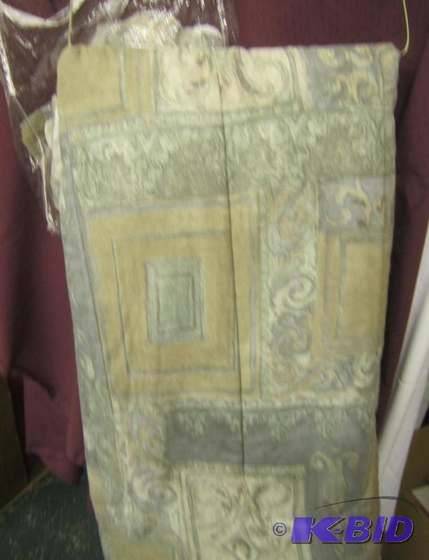 Queen Size Comforter with Shams, Pillowcases and Bed Skirt