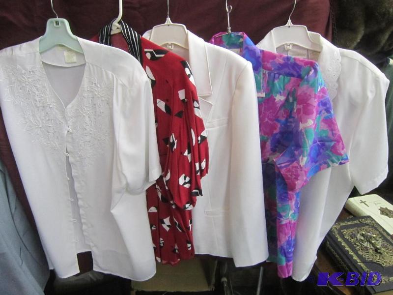 4 Womens Top and 1 White Lined BlazerJacket - Size 16 to 20