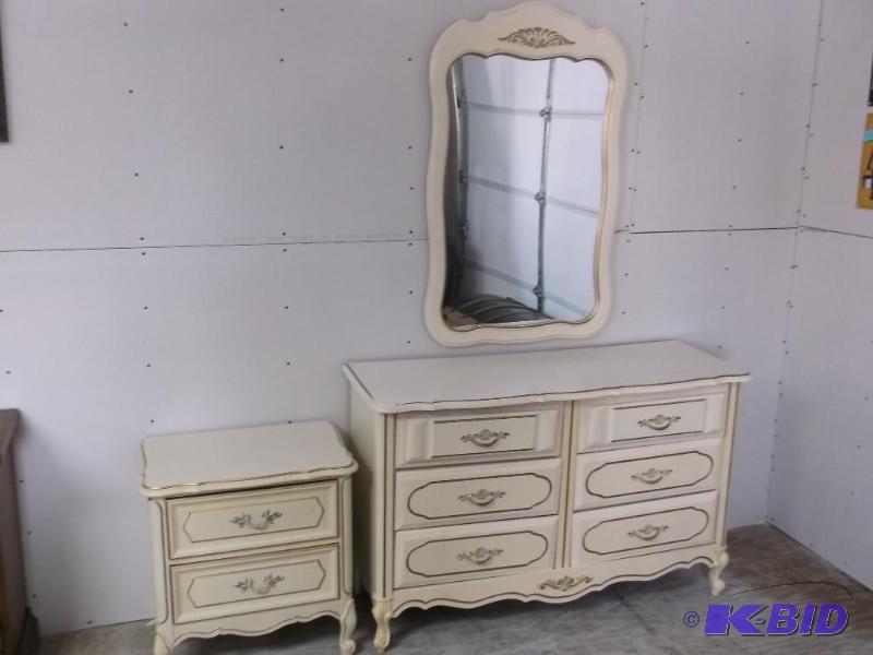 lot 1 image: Beautiful 6 drawer dresser measuring 49 12&q...
