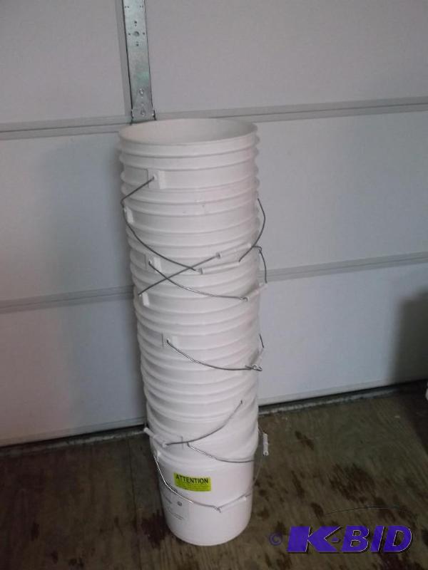 lot 104 image: Lot with 9 food grade 5 gallon pails no lids....