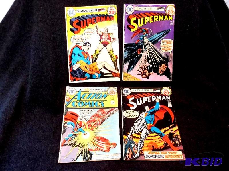 lot 28 image: Lot with 4 collectable comic books....