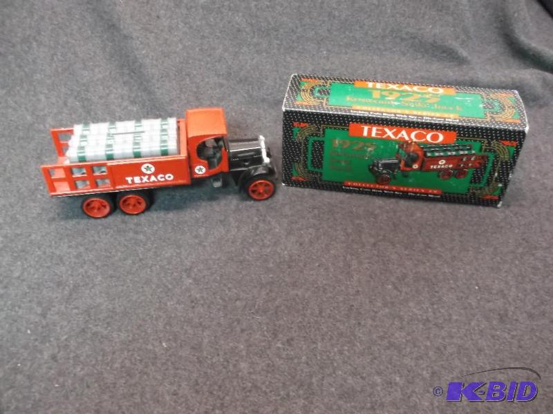 lot 45 image: ERTL die cast 1925 Texaco Kenworth stake truc...