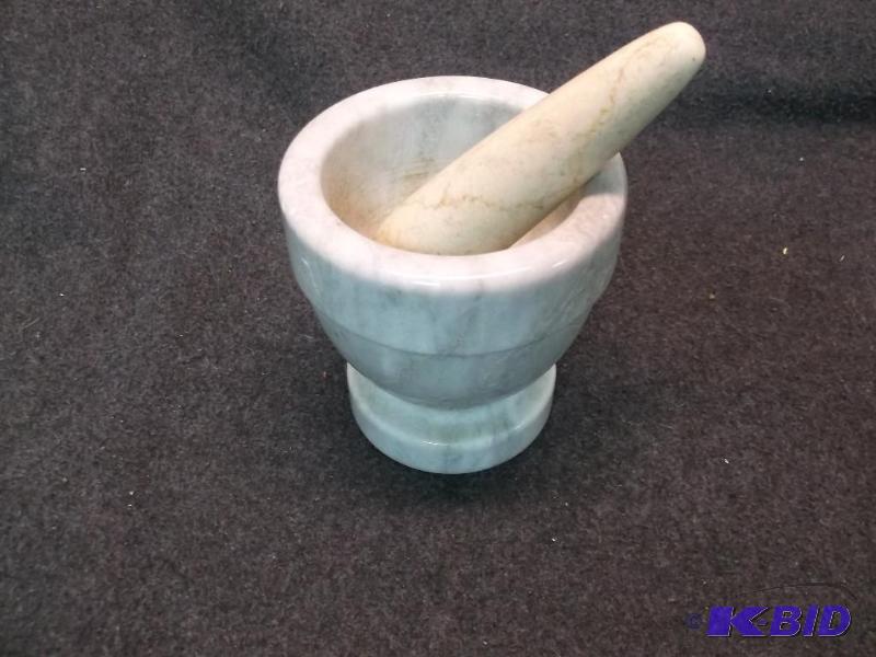 lot 48 image: Vintage marble Pestle & Mortar used to gr...
