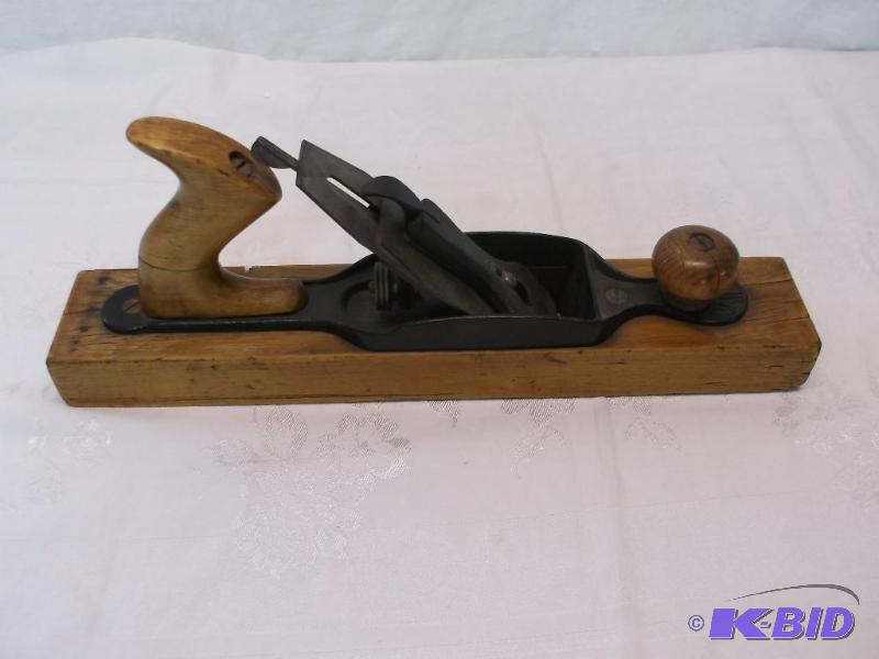 lot 55 image: Antique Bailey wood plane measuring 15" ...