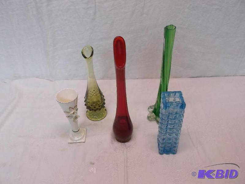 lot 65 image: Lot with 5 beautiful vases the tallest measur...