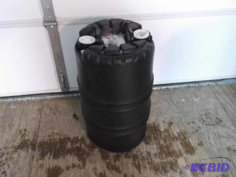 lot 97 image: Good clean about 25 gallon food grade barrel....