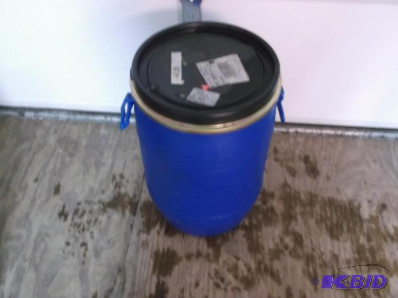 lot 98 image: Good clean 20 gallon food grade barrel with l...