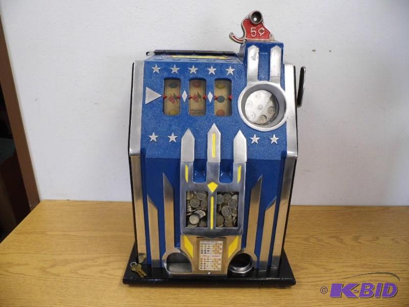 lot 1 image: Comet Slot Machine by Pace