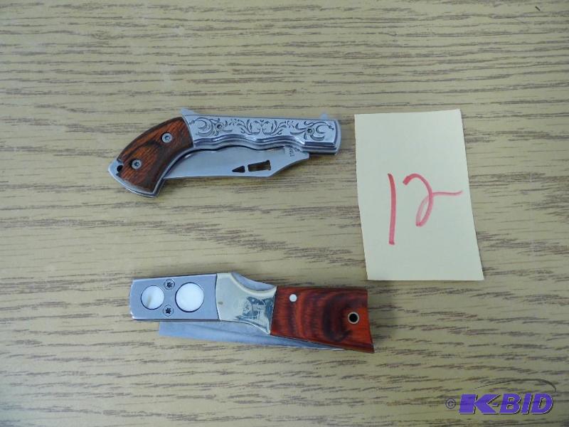 lot 12 image: Knives