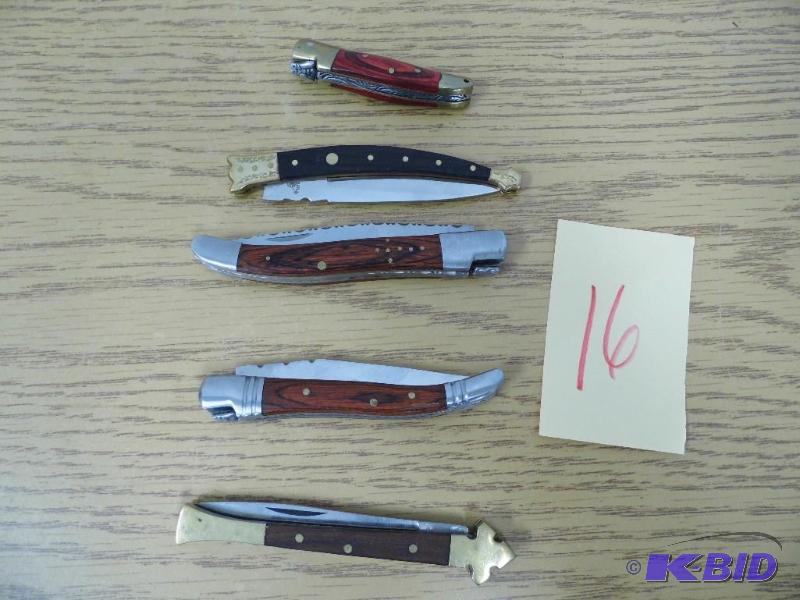 lot 16 image: Knives