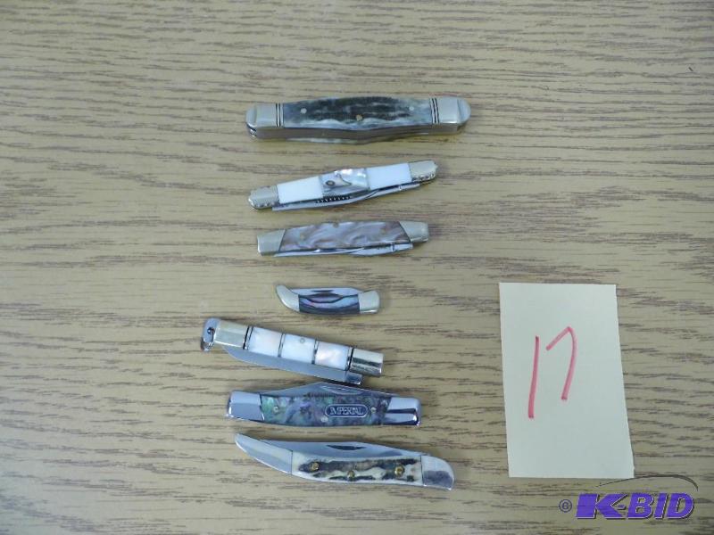 lot 17 image: Knives
