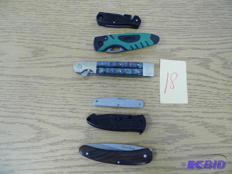 lot 18 image: Knives