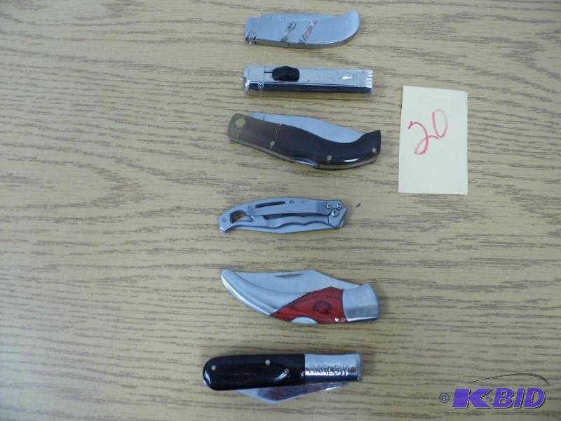 lot 20 image: Knives