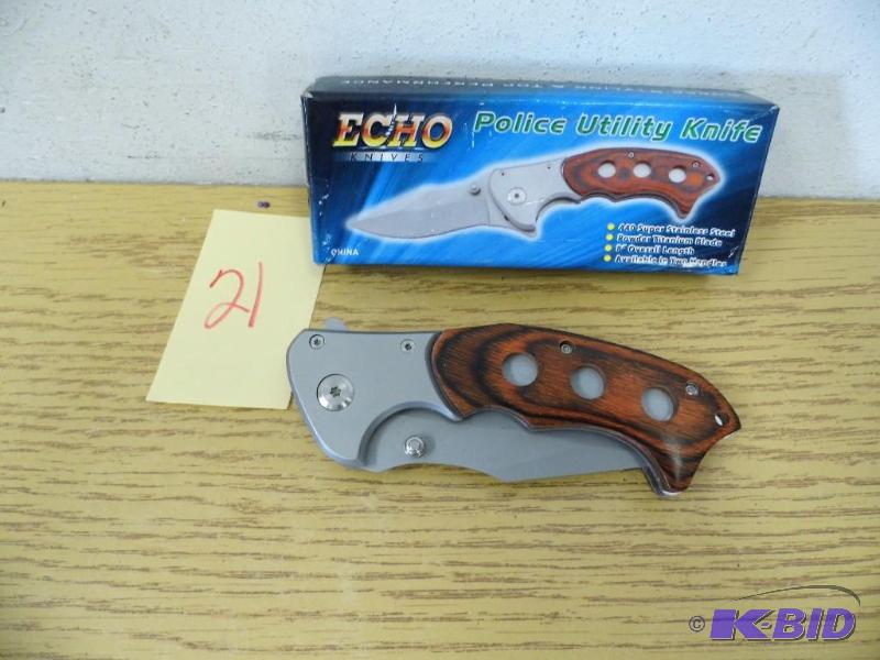 lot 21 image: Knives