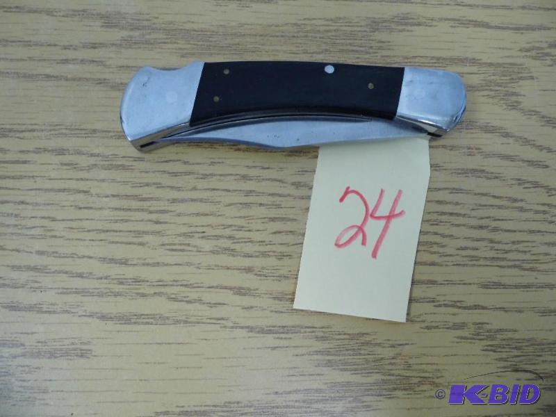 lot 24 image: Knives