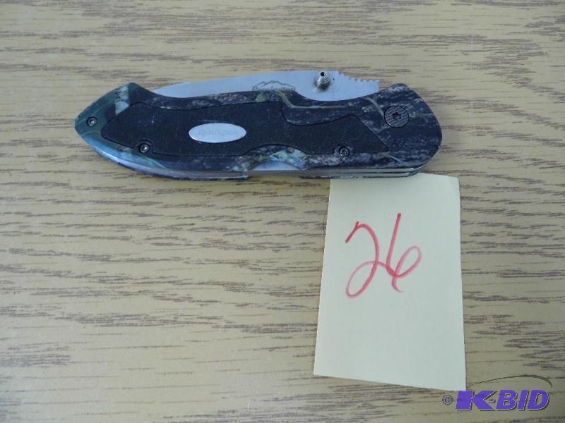lot 26 image: Knives