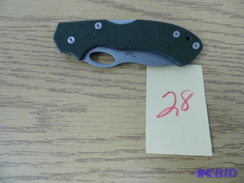 lot 28 image: Knives