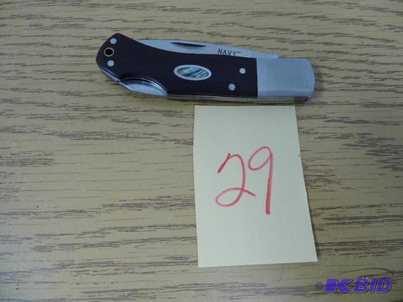 lot 29 image: Knives
