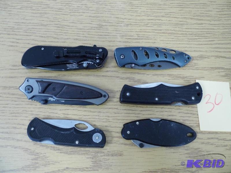 lot 30 image: Knives