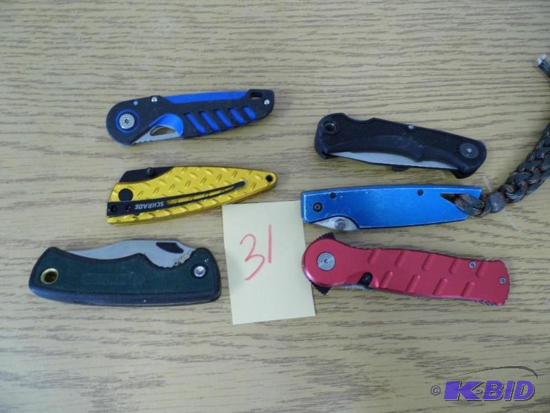 lot 31 image: Knives