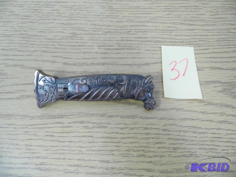 lot 37 image: Knives