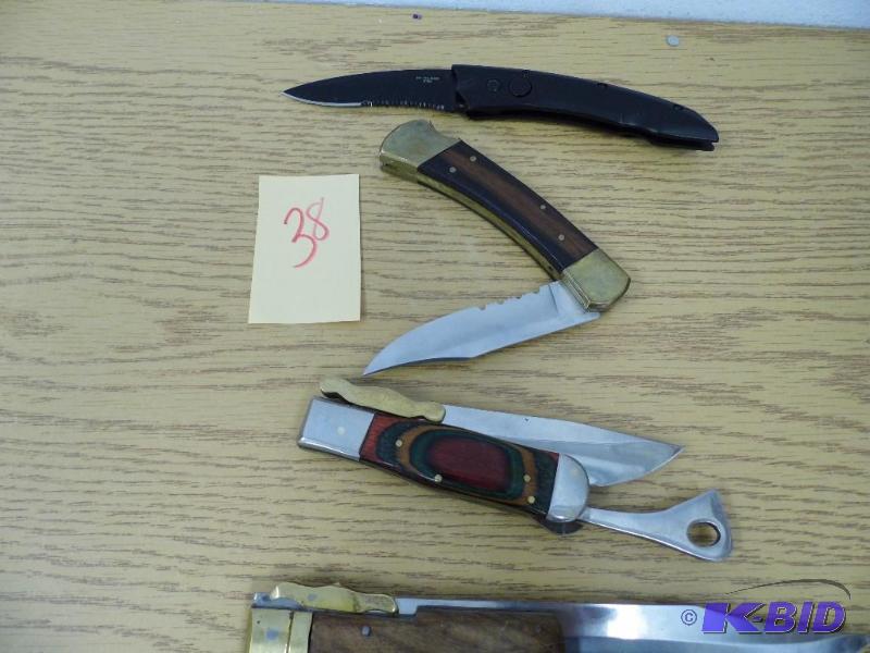 lot 38 image: Knives