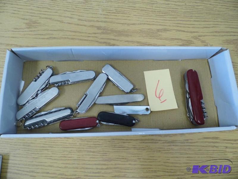 lot 6 image: Knives