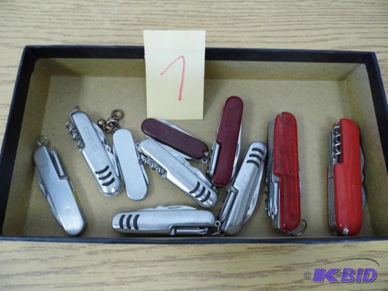 lot 7 image: Knives