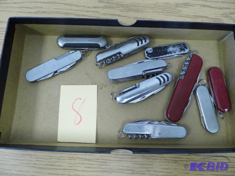 lot 8 image: Knives