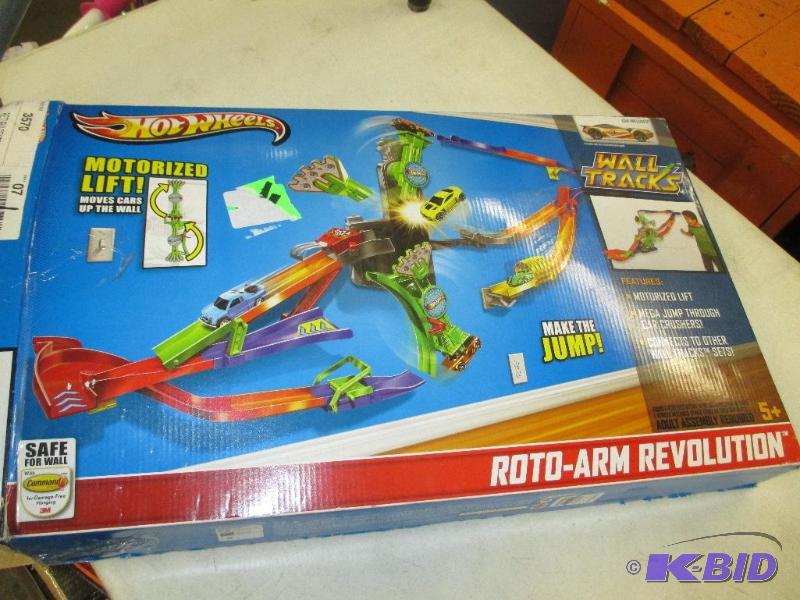 lot 15 image: Hot Wheels Motorized Left Wall Tracks