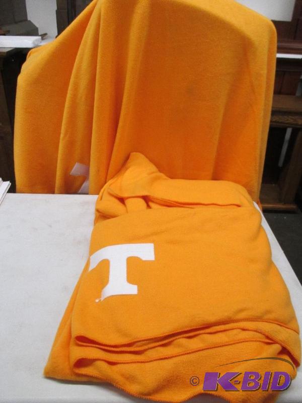 3 Orange blankets