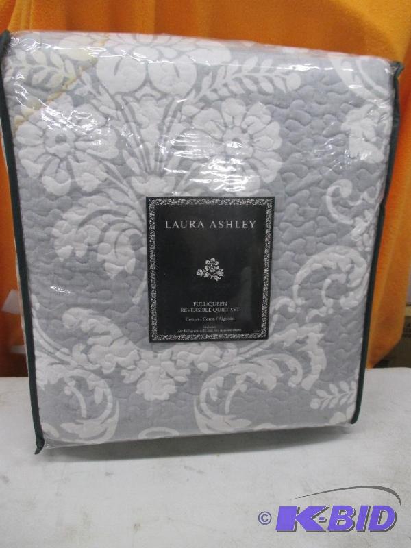 Laura AshleyReversible Quilt Set