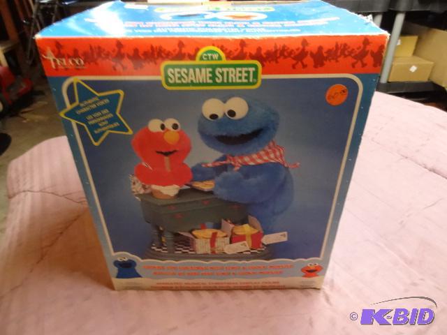 lot 105 image: Telco Sesame Street animated Christmas displa...