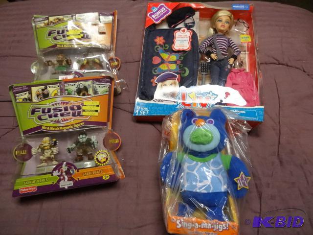 lot 114 image: Lot of NIP Fusion Crew figurines  Liv doll ...