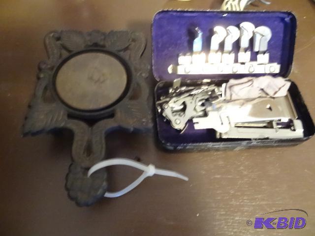 lot 140 image: Vintage sewing machine attachment kit, Greist...