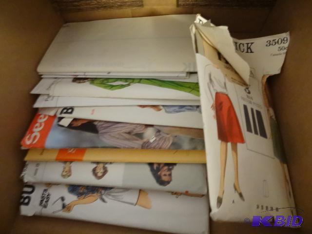 lot 142 image: 3 drawer organizer with approx. 50 vintage s...