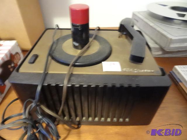 lot 154 image: Vintage RCA Victor 45 rpm phonograph, 45-EY-2...