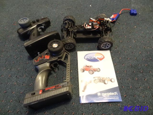 lot 220 image: RC car misc with servos and 2 controllers (1 ...