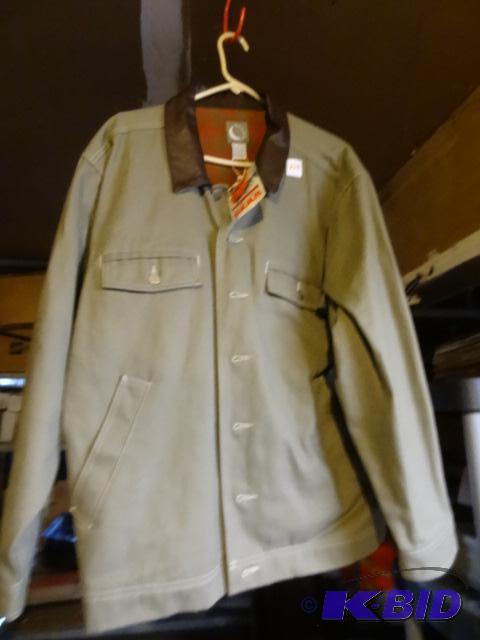 lot 238 image: Marlboro Gear mens jacket size L, NWT...