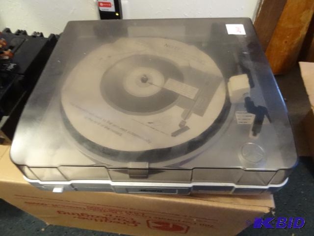 lot 240 image: Memorex USB turntable model 2650MMO...