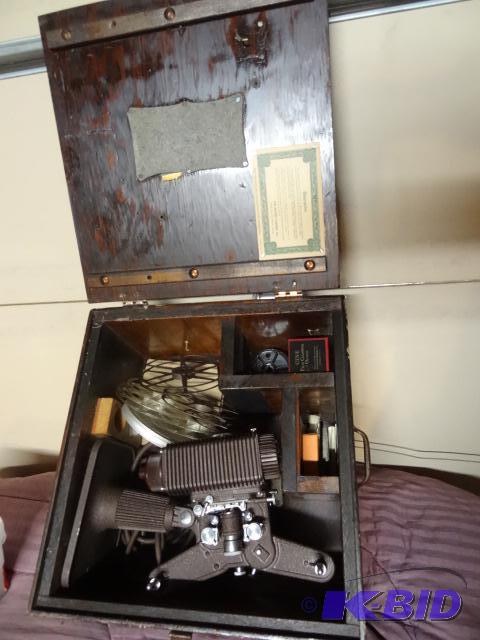 lot 25 image: Vintage Revere Model BU Standard 8mm Projecto...