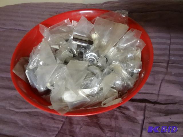 lot 27 image: Approx 60 SPX  Stud Remover Sockets. 38 driv...