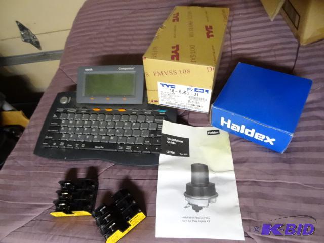 lot 42 image: Vtech Companion 80-36447 Email PostBox, Halde...