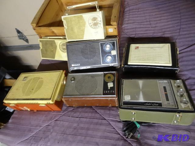 lot 54 image: Box of 7 vintage portable transistor radios. ...