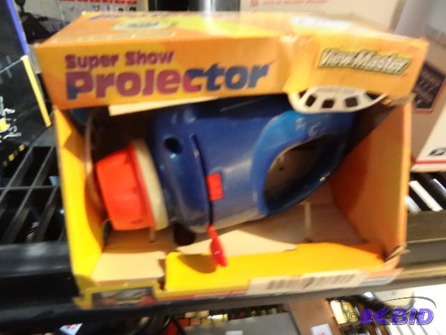 lot 57 image: Vintage Viewmaster Super Show Projector in bo...